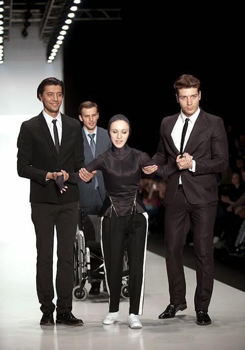Фотография: Мода для всех: показ коллекции одежды для людей с ограниченными возможностями №11 - BigPicture.ru
