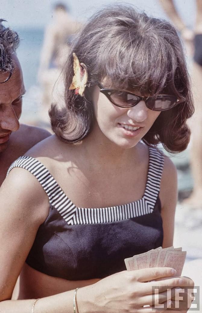 Фотография: Советская молодежь 60-х на пляже: фотографии Билла Эпприджа №9 - BigPicture.ru