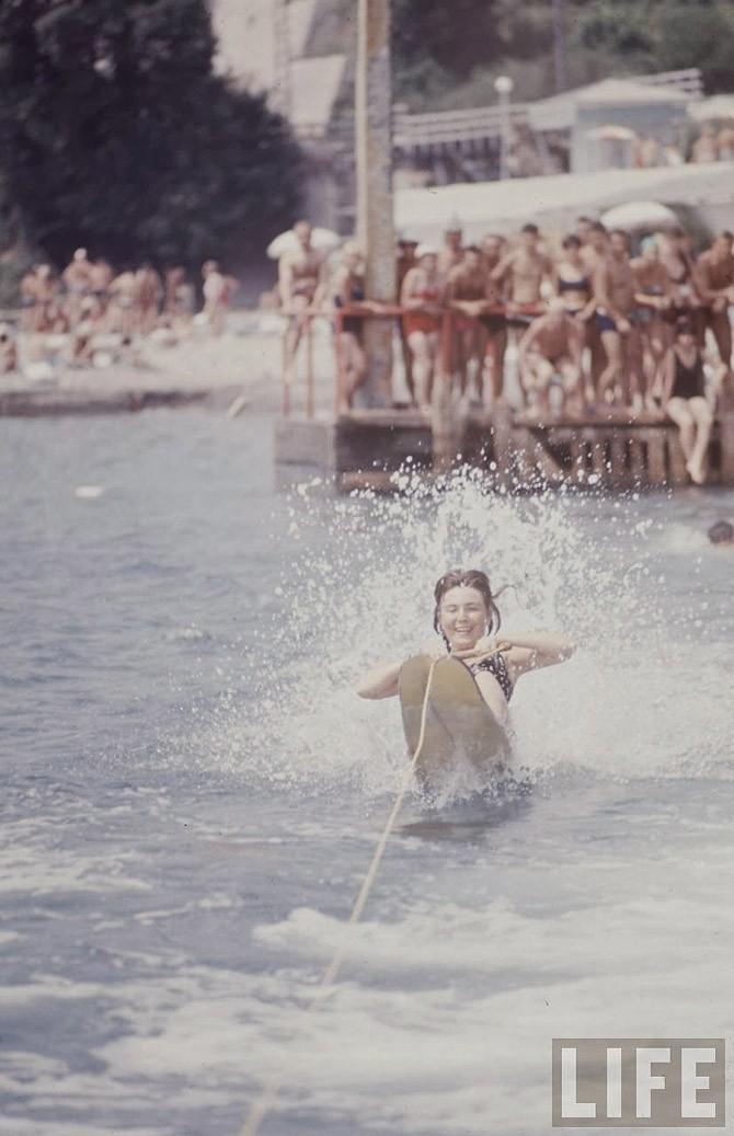 Советская молодежь 60-х на пляже: фотографии Билла Эпприджа