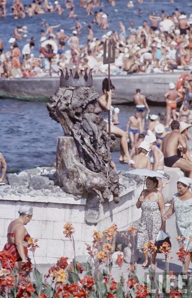 Фотография: Советская молодежь 60-х на пляже: фотографии Билла Эпприджа №12 - BigPicture.ru