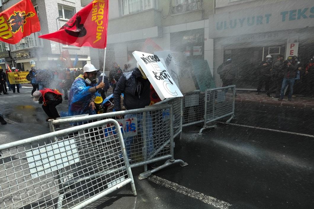 Фотография: Первомайские столкновения в Стамбуле №6 - BigPicture.ru