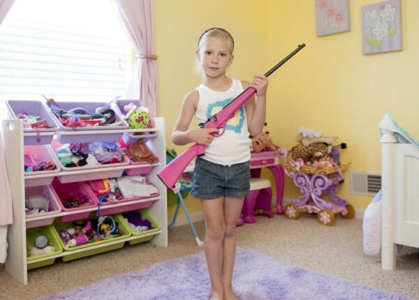 «Моя первая винтовка» — американские дети позируют со своим оружием