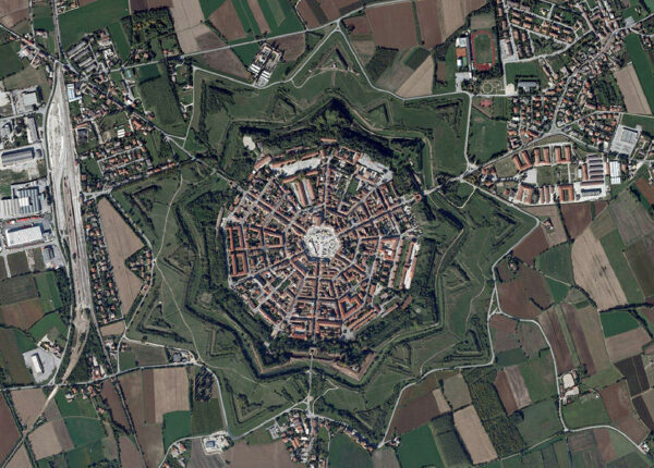 Пальманова — симметричный город-крепость в Италии