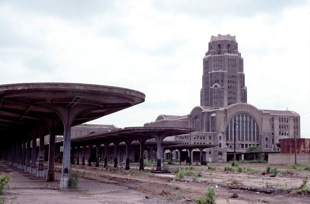 Фотография: Крупнейшие в мире заброшенные вокзалы: Буффало и Детройт №4 - BigPicture.ru