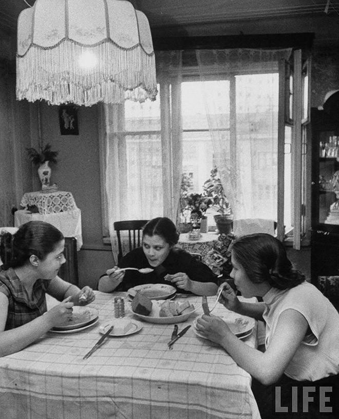 Фотография: Москвички в 1956 году на снимках фотографа LIFE Лизы Ларсен №24 - BigPicture.ru