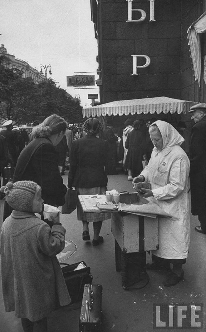 Фотография: Москвички в 1956 году на снимках фотографа LIFE Лизы Ларсен №28 - BigPicture.ru