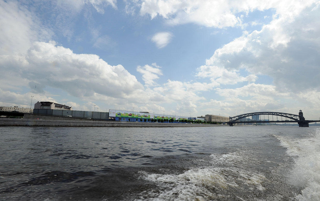 Фотография: Нефасадный Петербург: вид с воды №4 - BigPicture.ru