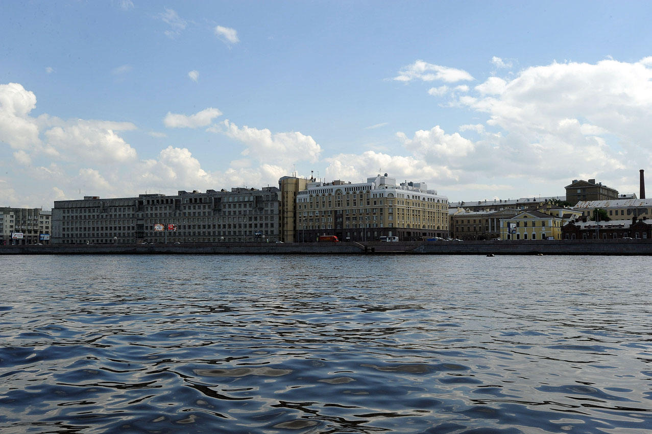 Фотография: Нефасадный Петербург: вид с воды №11 - BigPicture.ru