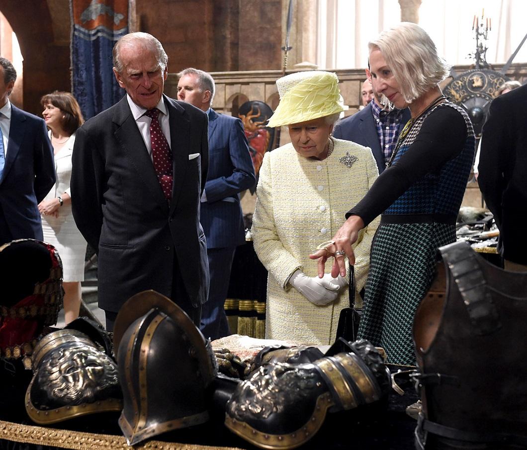 Фотография: Елизавета II посетила съемочную площадку 