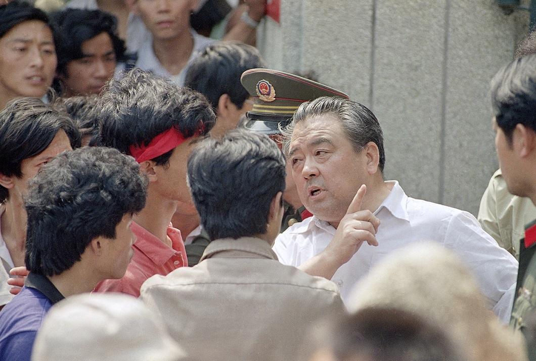 Фотография: Расстрел демонстрантов на площади Тяньаньмэнь 25 лет назад №14 - BigPicture.ru