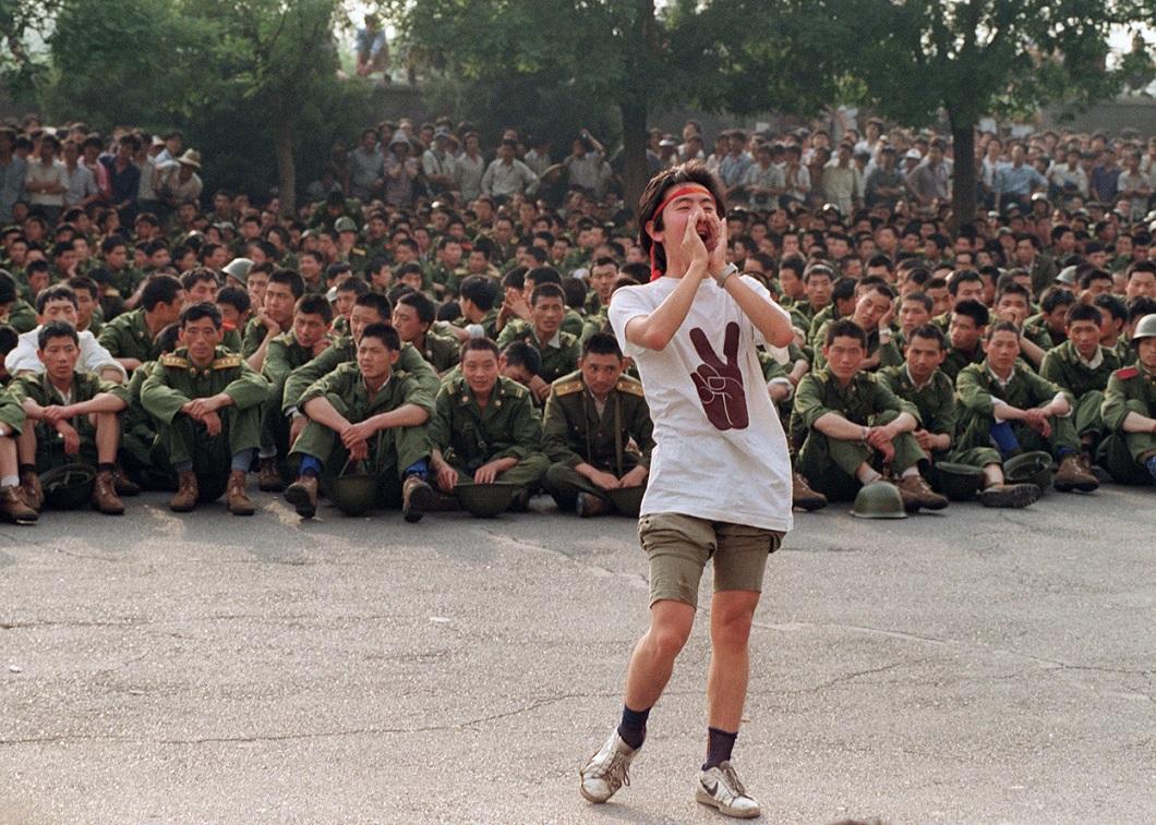 Фотография: Расстрел демонстрантов на площади Тяньаньмэнь 25 лет назад №17 - BigPicture.ru