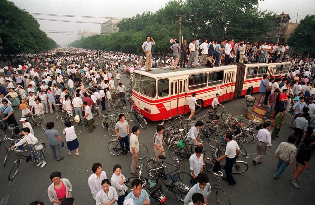 Фотография: Расстрел демонстрантов на площади Тяньаньмэнь 25 лет назад №20 - BigPicture.ru