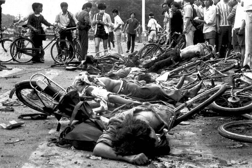 Фотография: Расстрел демонстрантов на площади Тяньаньмэнь 25 лет назад №23 - BigPicture.ru
