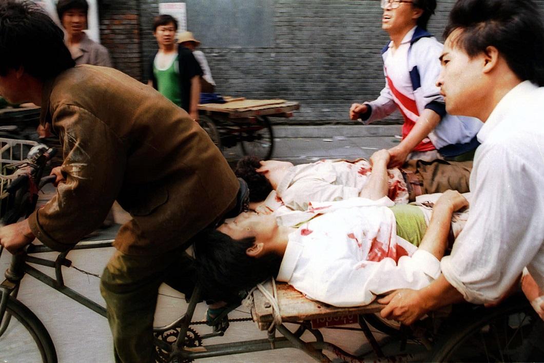 Фотография: Расстрел демонстрантов на площади Тяньаньмэнь 25 лет назад №26 - BigPicture.ru