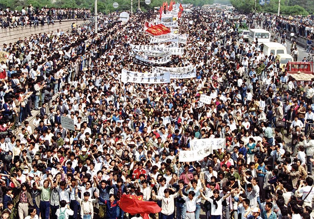 Фотография: Расстрел демонстрантов на площади Тяньаньмэнь 25 лет назад №4 - BigPicture.ru
