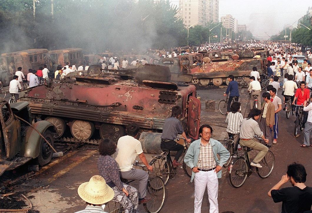 Фотография: Расстрел демонстрантов на площади Тяньаньмэнь 25 лет назад №31 - BigPicture.ru