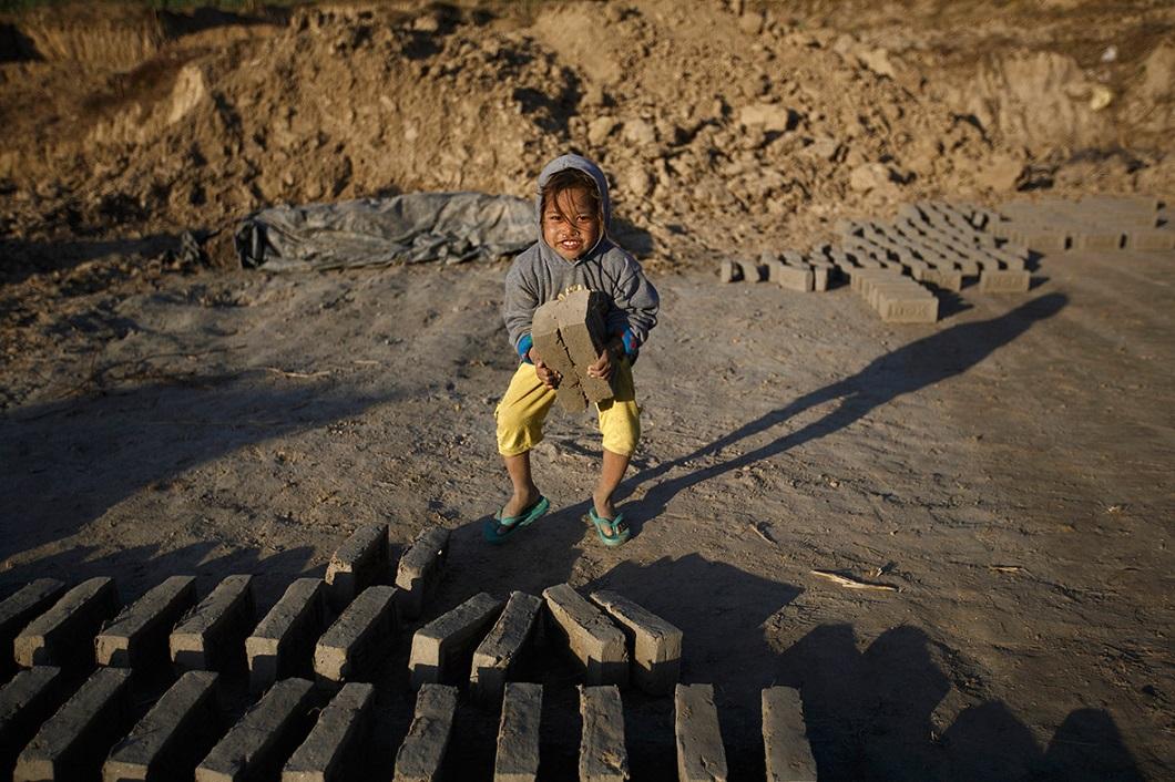 Фотография: Всемирный день борьбы с детским трудом №8 - BigPicture.ru
