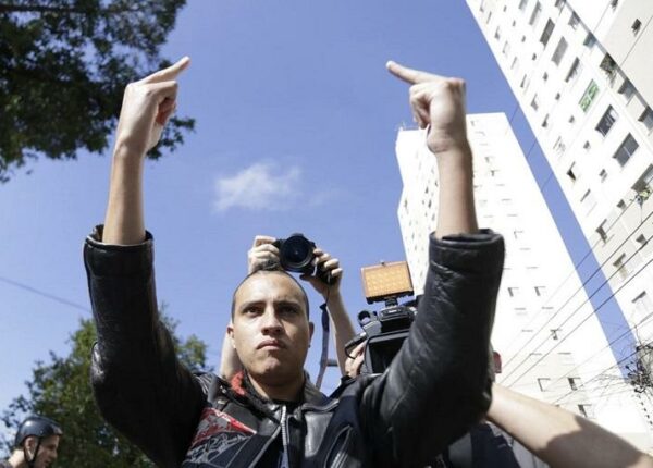 За несколько часов до начала ЧМ в Бразилии прошли антифутбольные протесты