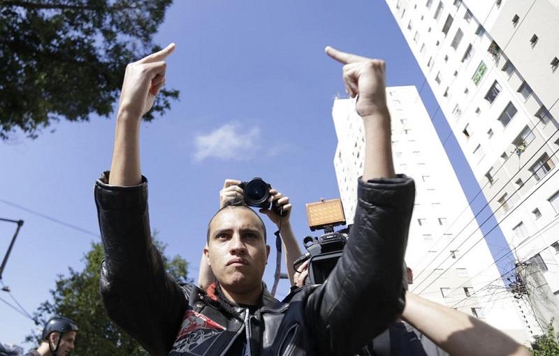 Фотография: За несколько часов до начала ЧМ в Бразилии прошли антифутбольные протесты №1 - BigPicture.ru