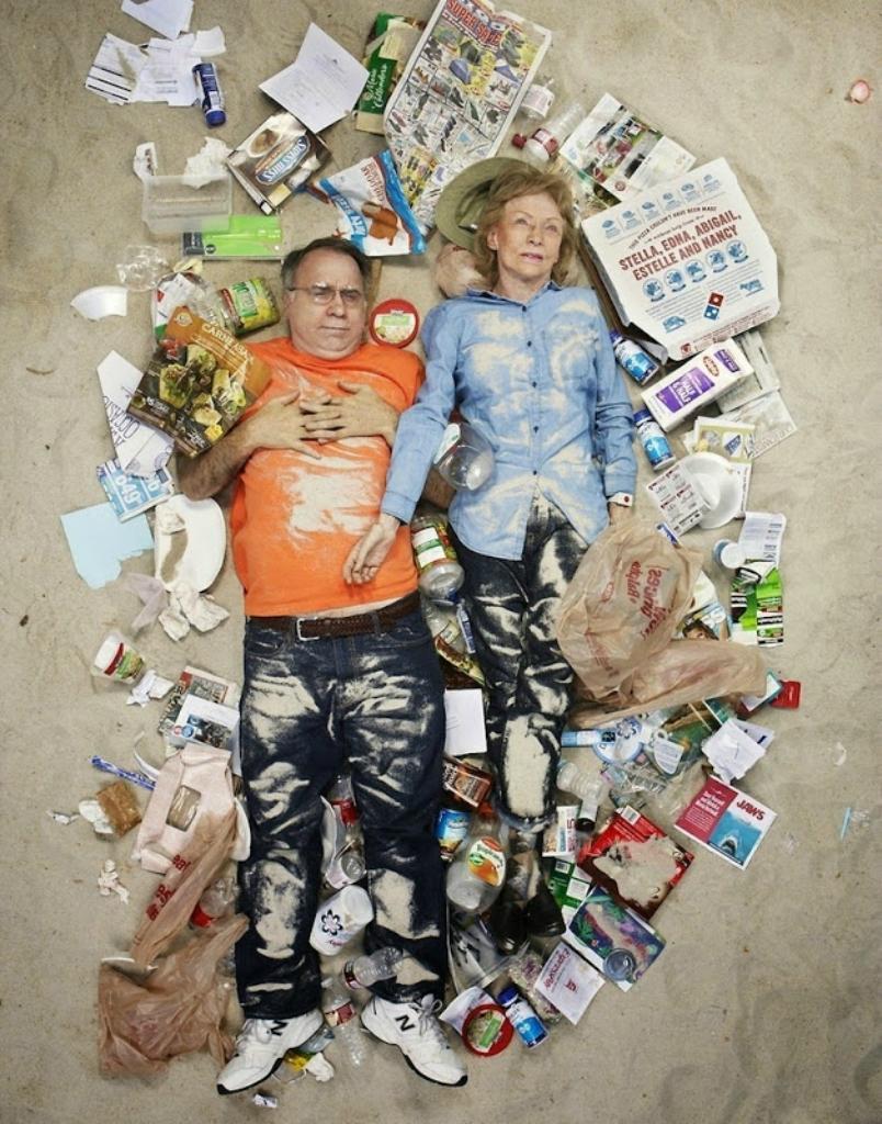 Фотография: Шокирующие фото: сколько мусора производит человек всего за неделю №4 - BigPicture.ru