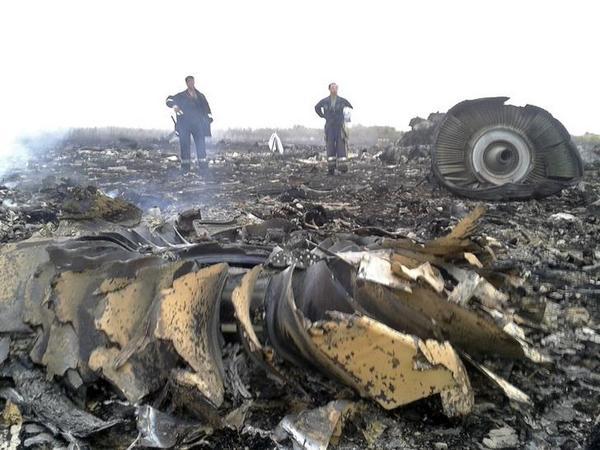 Фотография: На территории Украины был сбит Boeing 777, который летел из Амстердама в Куала-Лумпур №11 - BigPicture.ru