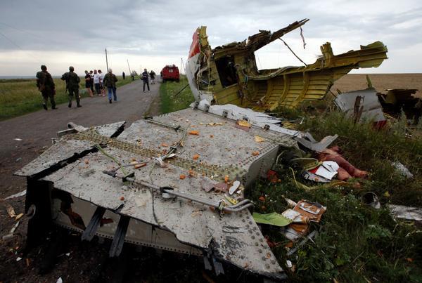 Фотография: На территории Украины был сбит Boeing 777, который летел из Амстердама в Куала-Лумпур №5 - BigPicture.ru
