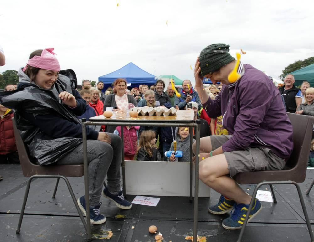 Фотография: Британцы провели мировой чемпионат по метанию яиц №16 - BigPicture.ru
