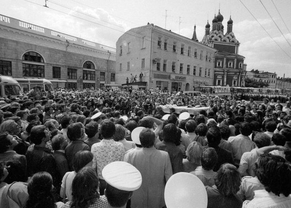37 лет назад состоялось прощание с Высоцким