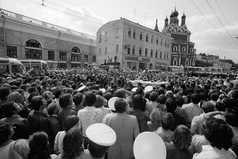 Фотография: 37 лет назад состоялось прощание с Высоцким №21 - BigPicture.ru