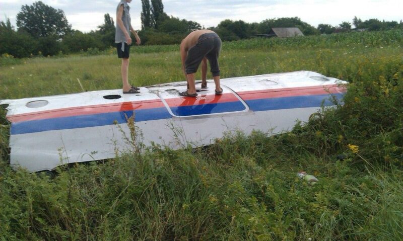 Фотография: На территории Украины был сбит Boeing 777, который летел из Амстердама в Куала-Лумпур №1 - BigPicture.ru