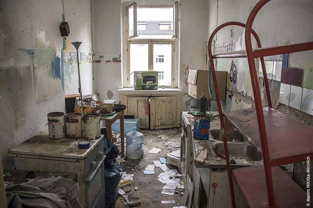 Фотография: Заброшенный дом в Берлине и квартиры сквоттеров №21 - BigPicture.ru