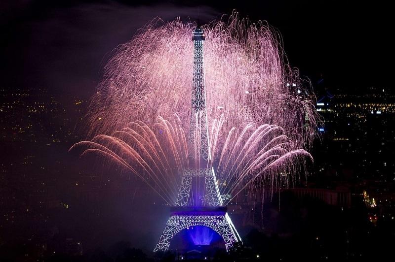Фотография: День взятия Бастилии у Эйфелевой башни №1 - BigPicture.ru