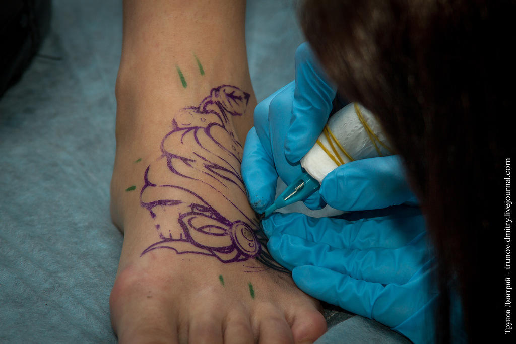Фотография: Как делается татуировка — специально для девушек №5 - BigPicture.ru