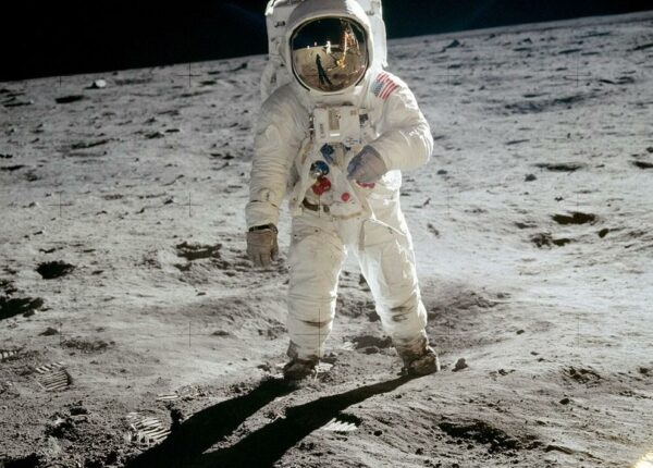 47 лет назад человечество достигло Луны