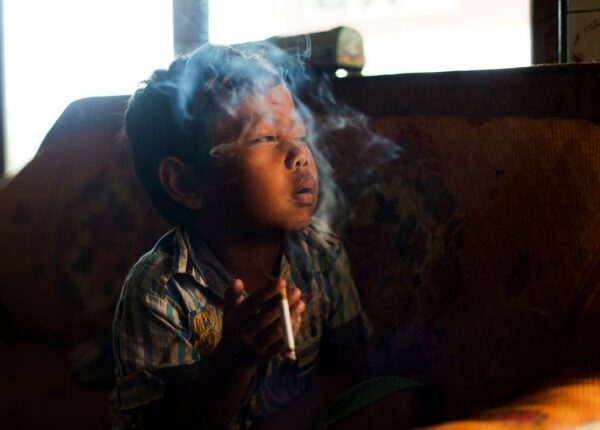Маленькие курильщики Индонезии