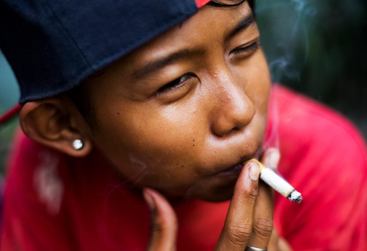 Фотография: Маленькие курильщики Индонезии №9 - BigPicture.ru