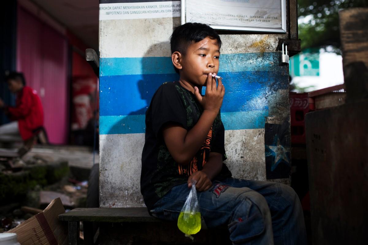 Фотография: Маленькие курильщики Индонезии №10 - BigPicture.ru