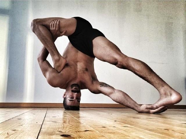 Фотография: Удивительный танцор по прозвищу Резиновые ноги №8 - BigPicture.ru