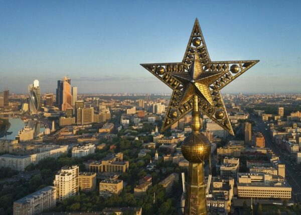 Звезды сталинских высоток, которые вы никогда не видели