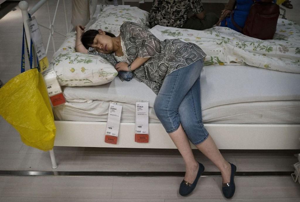 Фотография: Любители поспать в магазине ИКЕА №7 - BigPicture.ru