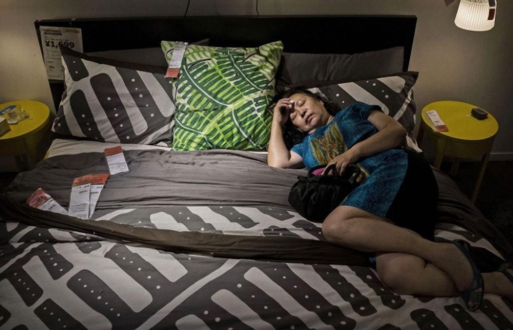 Фотография: Любители поспать в магазине ИКЕА №12 - BigPicture.ru