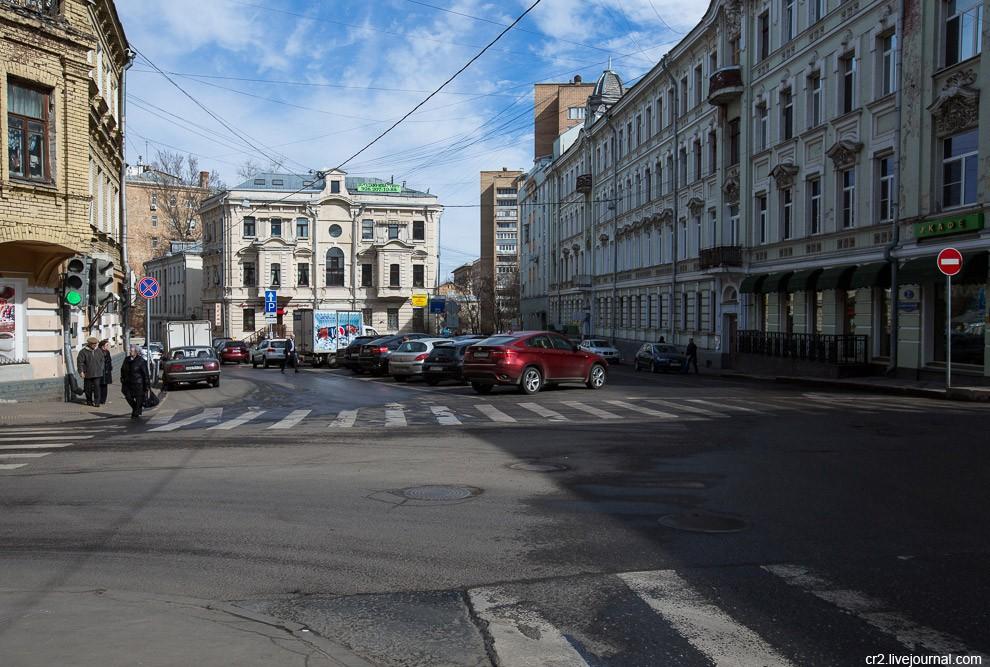 Фотография: Самая короткая улица Москвы и самая маленькая площадь №6 - BigPicture.ru