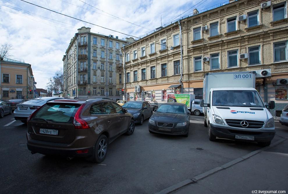 Фотография: Самая короткая улица Москвы и самая маленькая площадь №8 - BigPicture.ru
