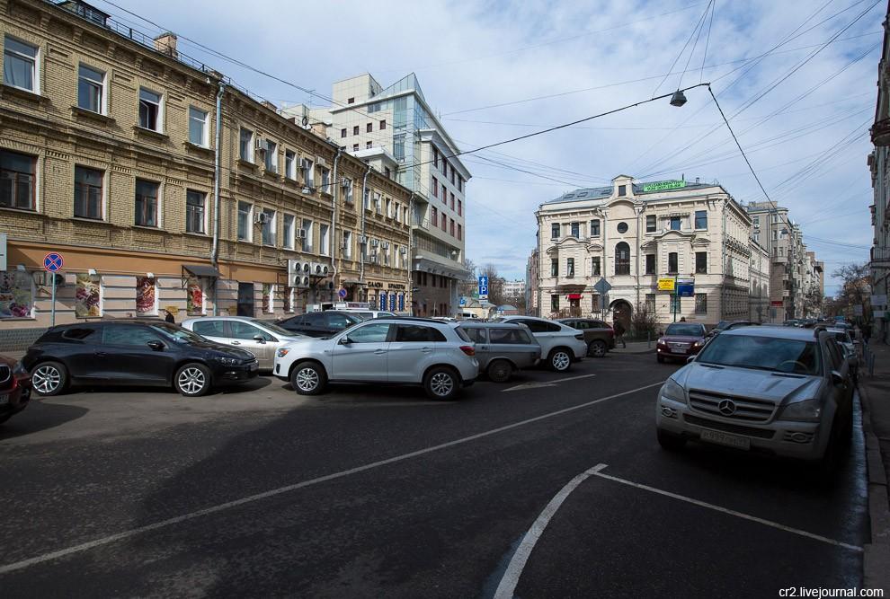 Фотография: Самая короткая улица Москвы и самая маленькая площадь №9 - BigPicture.ru