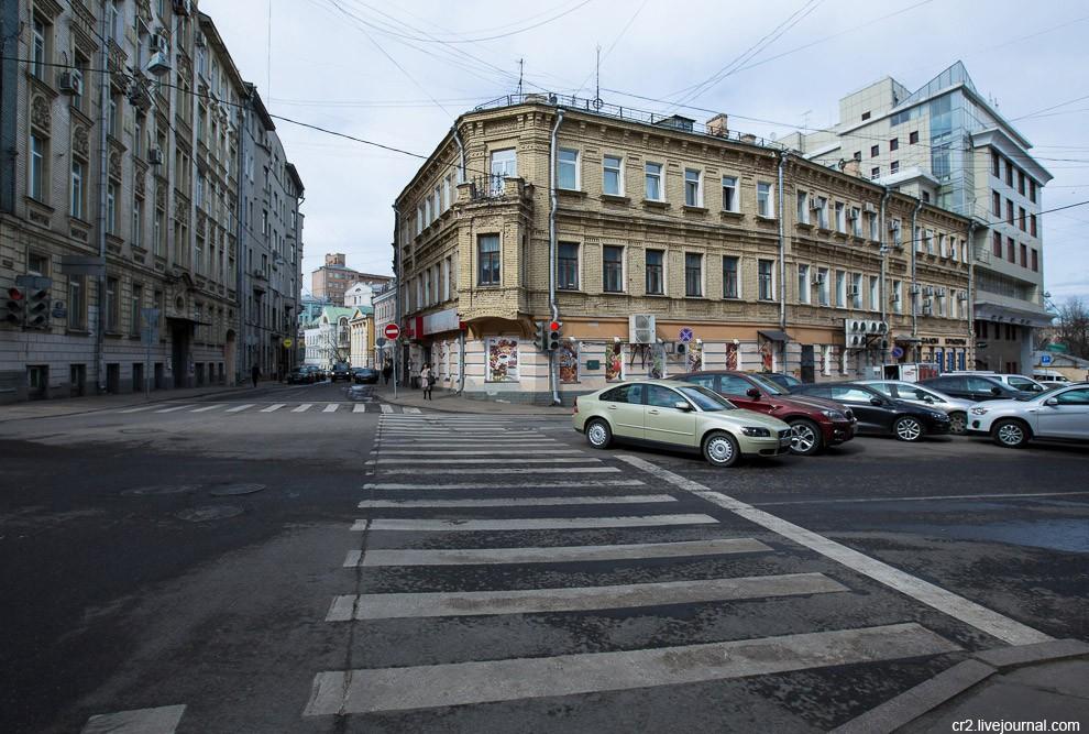 Фотография: Самая короткая улица Москвы и самая маленькая площадь №10 - BigPicture.ru