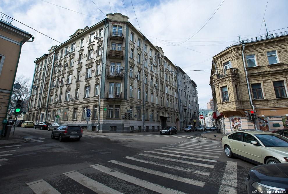 Фотография: Самая короткая улица Москвы и самая маленькая площадь №11 - BigPicture.ru