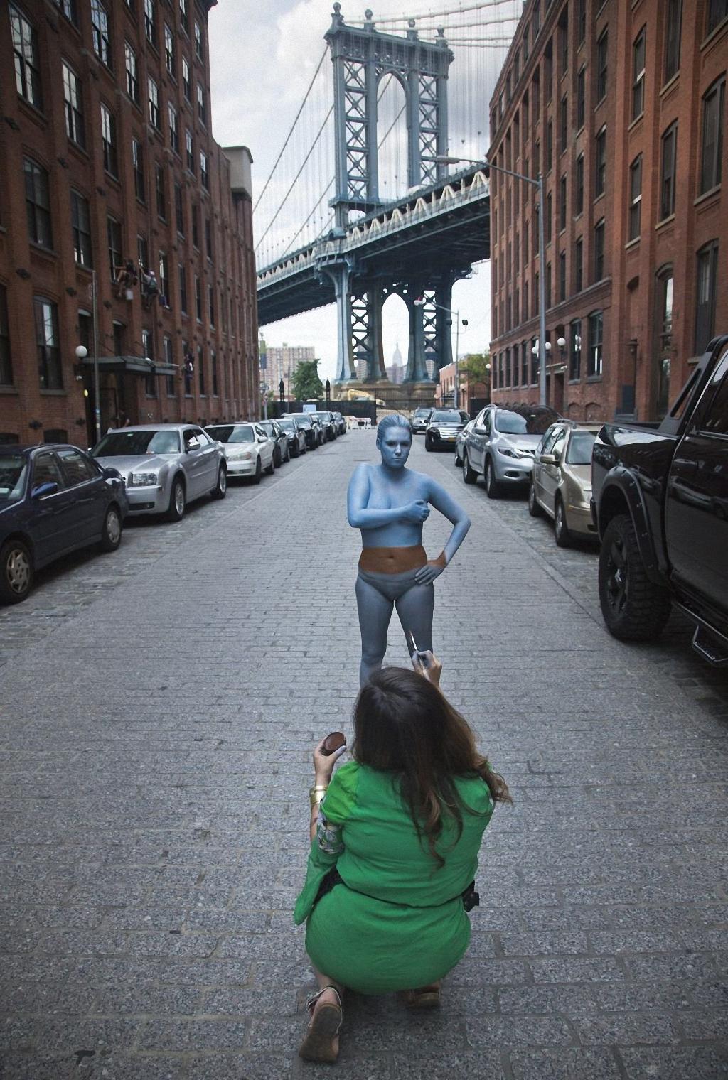 Фотография: Искусство маскировки: обнаженные модели на фоне Нью-Йорка №6 - BigPicture.ru