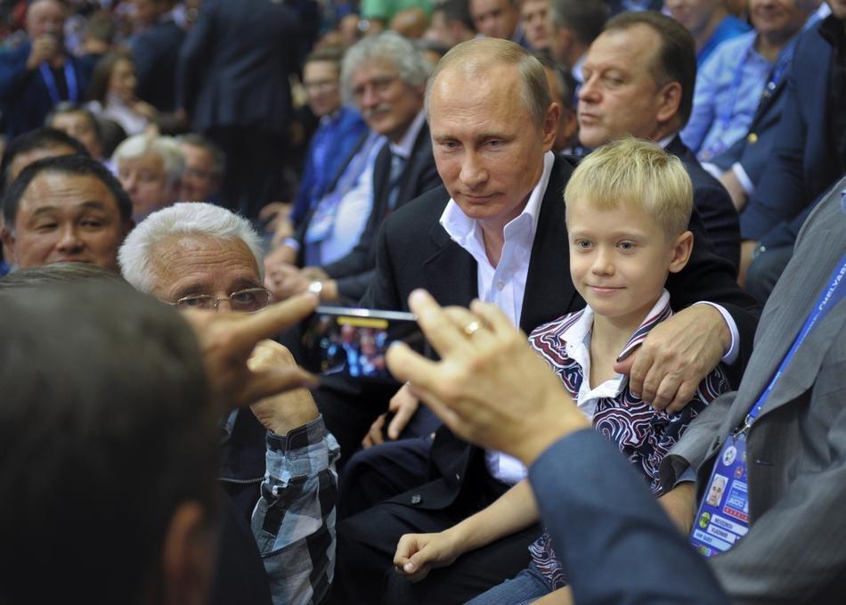 Фотография: Как Владимир Путин смотрит на вещи №3 - BigPicture.ru