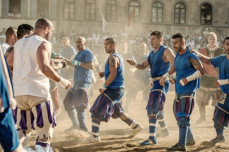 Фотография: Как выглядит самая кровожадная разновидность футбола — кальчо флорентино №2 - BigPicture.ru
