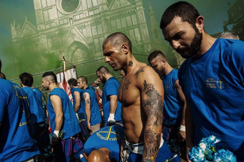 Фотография: Как выглядит самая кровожадная разновидность футбола — кальчо флорентино №24 - BigPicture.ru